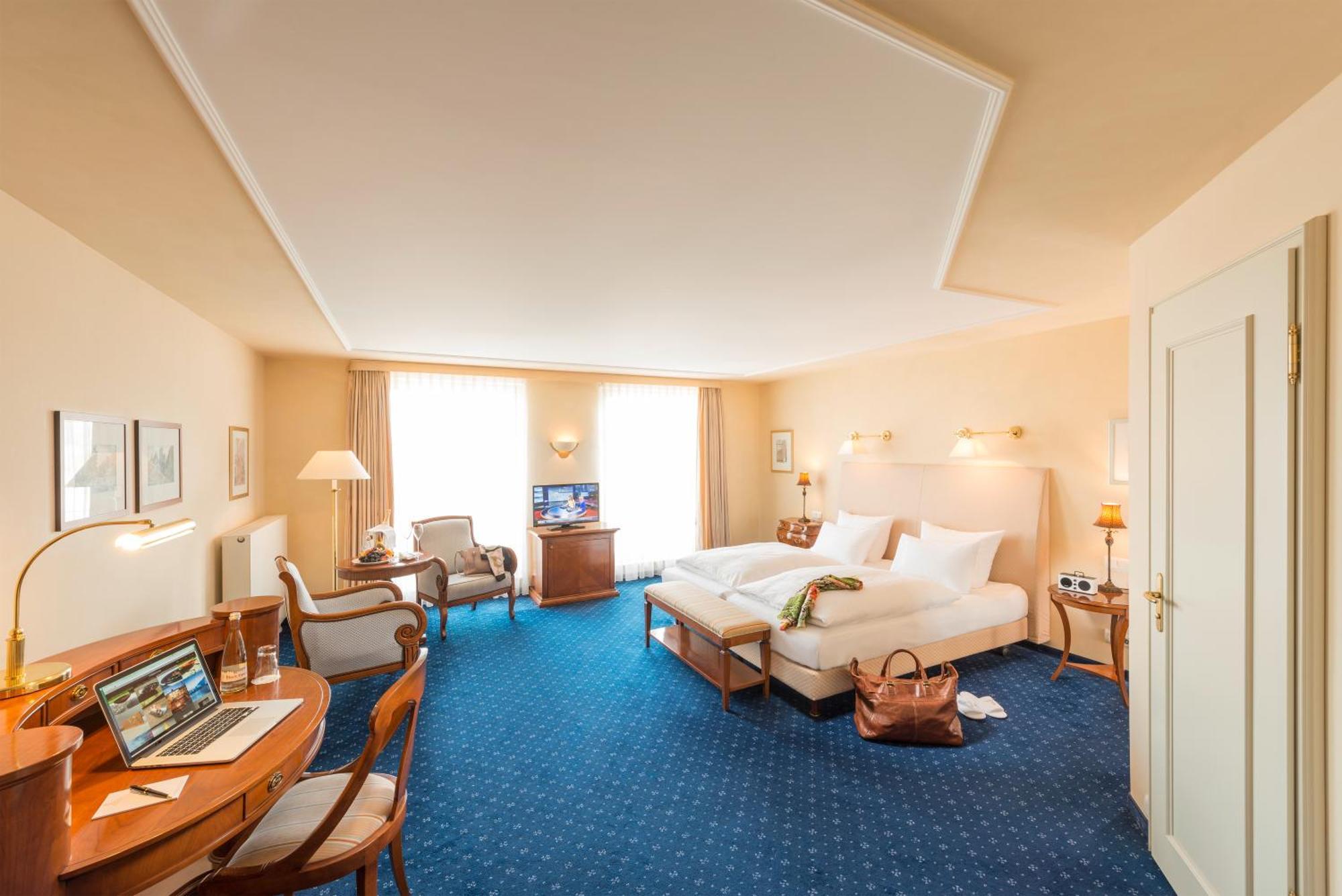 فندق ومطعم إربرينتس ايتلنغن المظهر الخارجي الصورة A typical room at the Hotel Atlantic