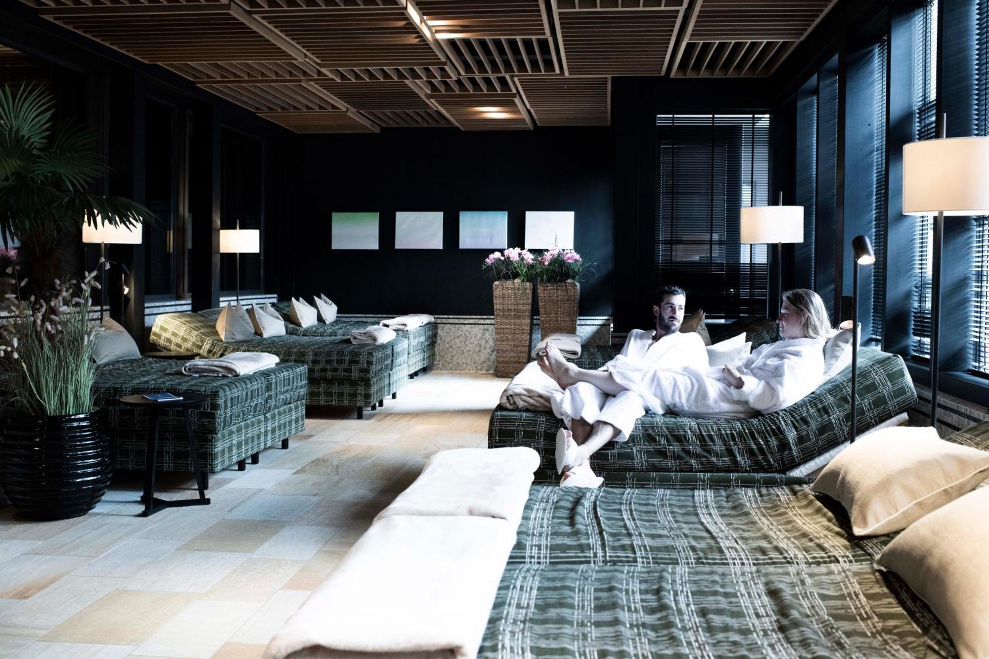 فندق ومطعم إربرينتس ايتلنغن المظهر الخارجي الصورة The lounge at the airport